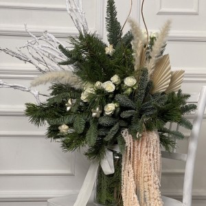 Новогодний букет в стильной вазе "Северное сияние"